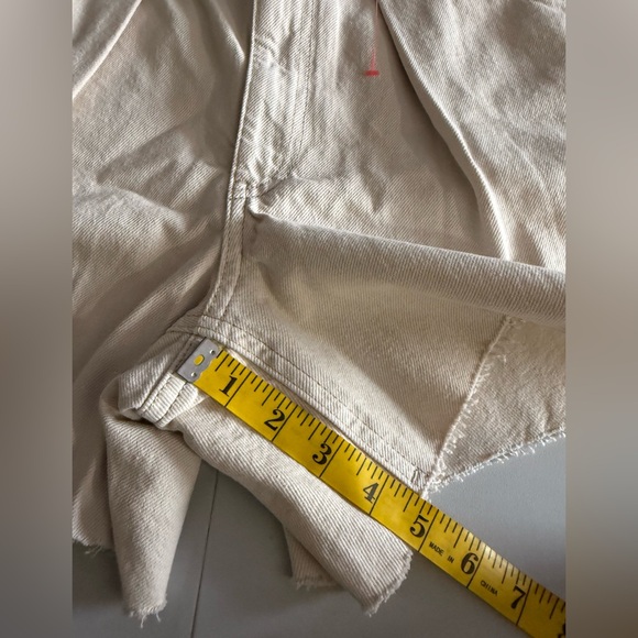 TOPSHOP Loose fit Jeans in Off White.   Size 8 - Picture 8 of 14